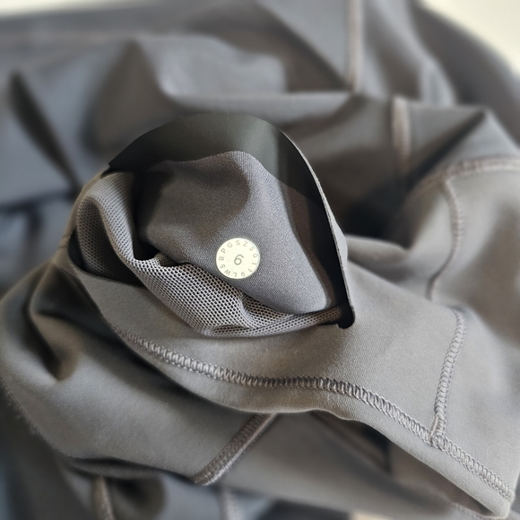 Lululemon In Movement Crop Everlux Leggings Color Dark Shadow Size 6 - Picture 9 of 10